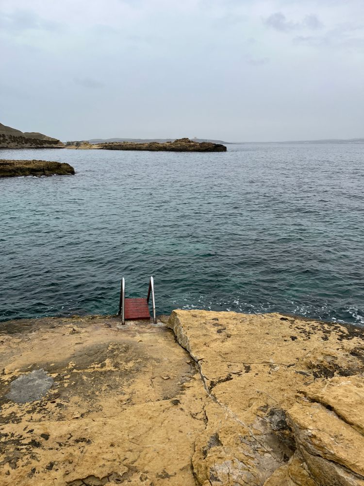 Ix-Xatt-L-Ahmar Beach